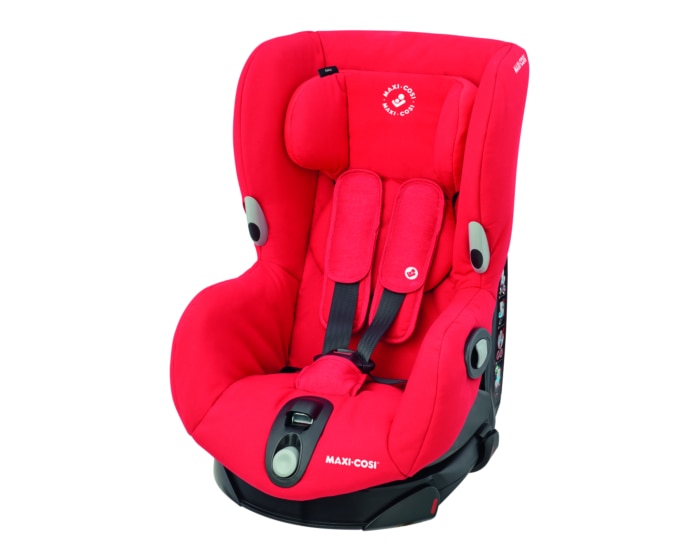 8608586110_2019_maxicosi_carseat_toddlercarseat_axiss_red_nomadred_3qrt_left_frontuse