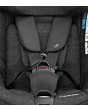 8020710110_2019_maxicosi_carseat_toddlercarseat_axissfix_black_nomadblack_safetyharness_front